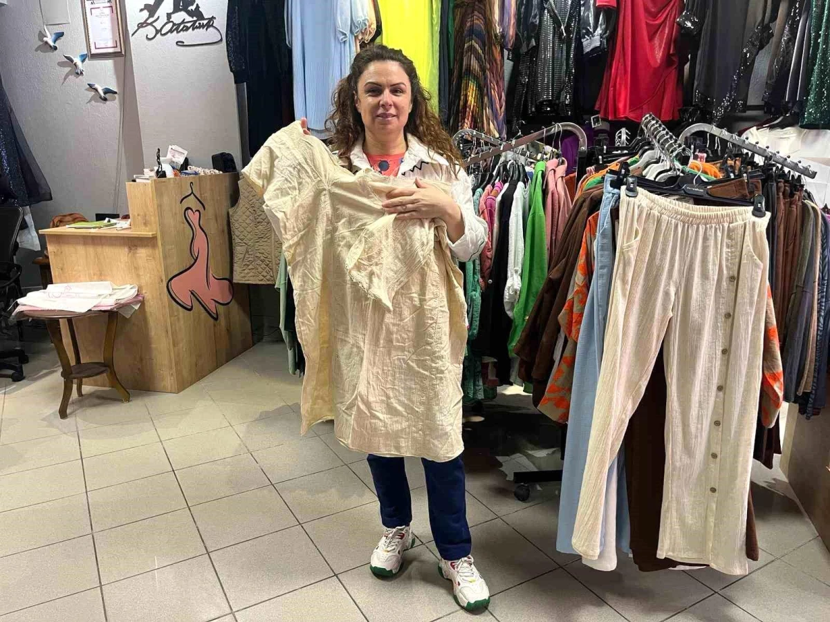 Buldan’da 125 Yıllık Göynek Mağazada Sergileniyor