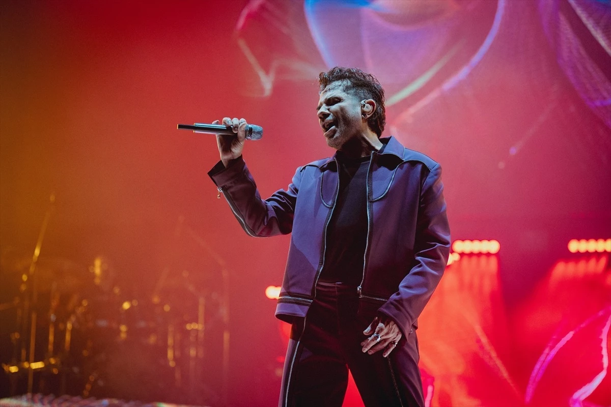 Kenan Doğulu Antalya’da bir otelde konser verdi