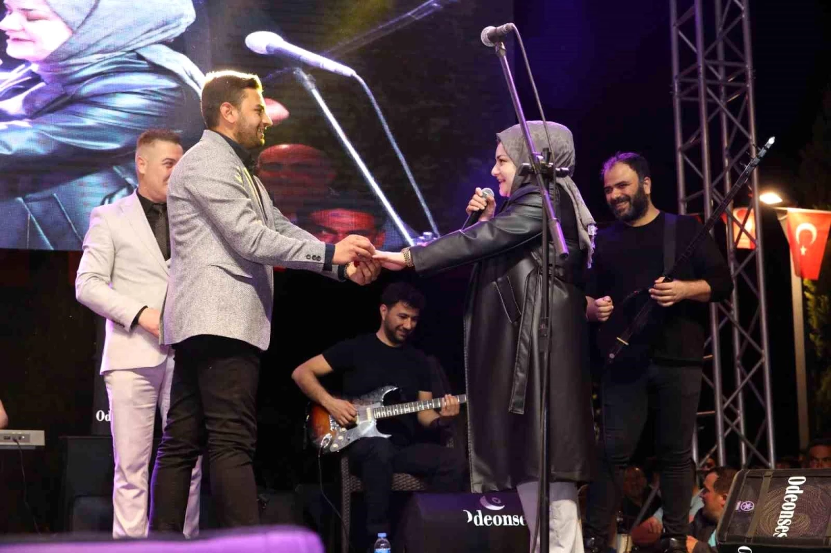 Amasya’da Konserde Evlilik Teklifi