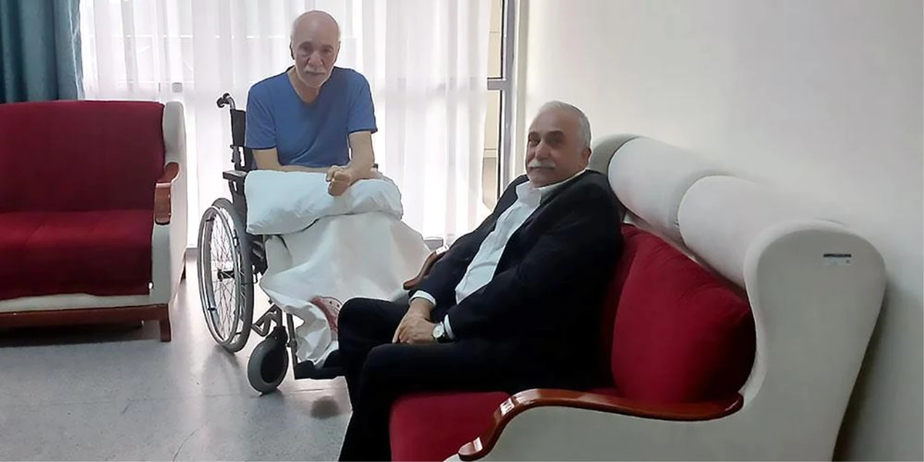 Ünlü Sanatçı Mehmet Özbek’in Sağlık Durumu İyiye Gidiyor