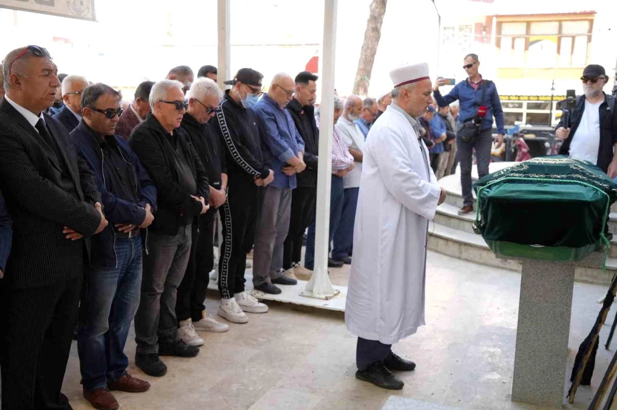 Ünlü oyuncu Zafer Algöz, babasını da kaybetti