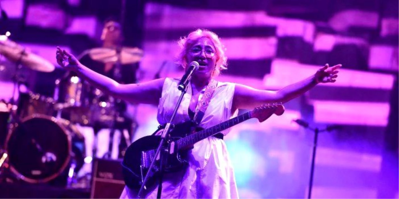 Şarkıcı Kalben Sağdıç’ın evinde uyuşturucu operasyonu