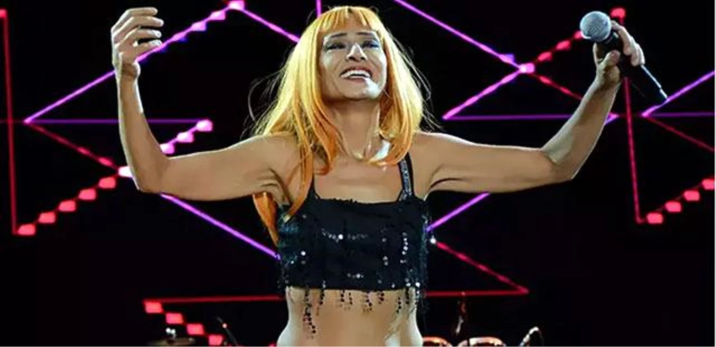 Yıldız Tilbe Konya’ya gitmek üzere çıktığı havaalanı yolunda trafik kazası geçirdi