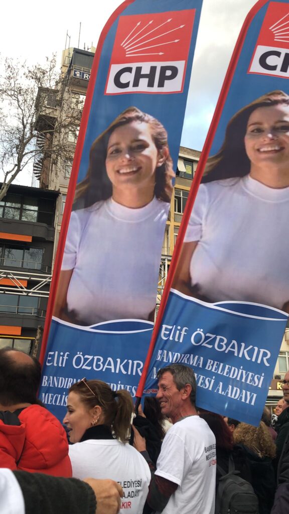 Genç Siyasetçi Elif Özbakır’ın Liderlik Yolculuğu: Siyasette Yeni Bir Soluk 