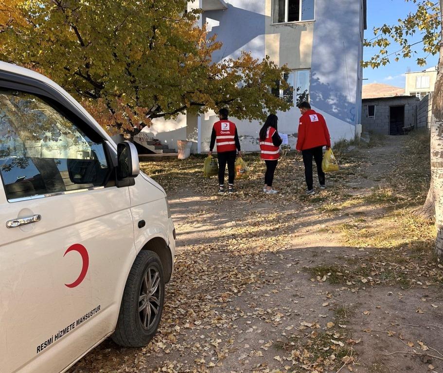 Çağlar Toğal, Kızılay Başkanı Olarak Adilcevaz’a Destek Verdi Çağlar Toğal, Kızılay Başkanı Olarak Adilcevaz’a Destek Verdi