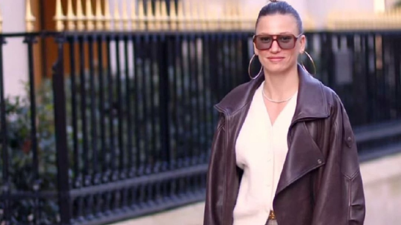 Serenay Sarıkaya Paris’te