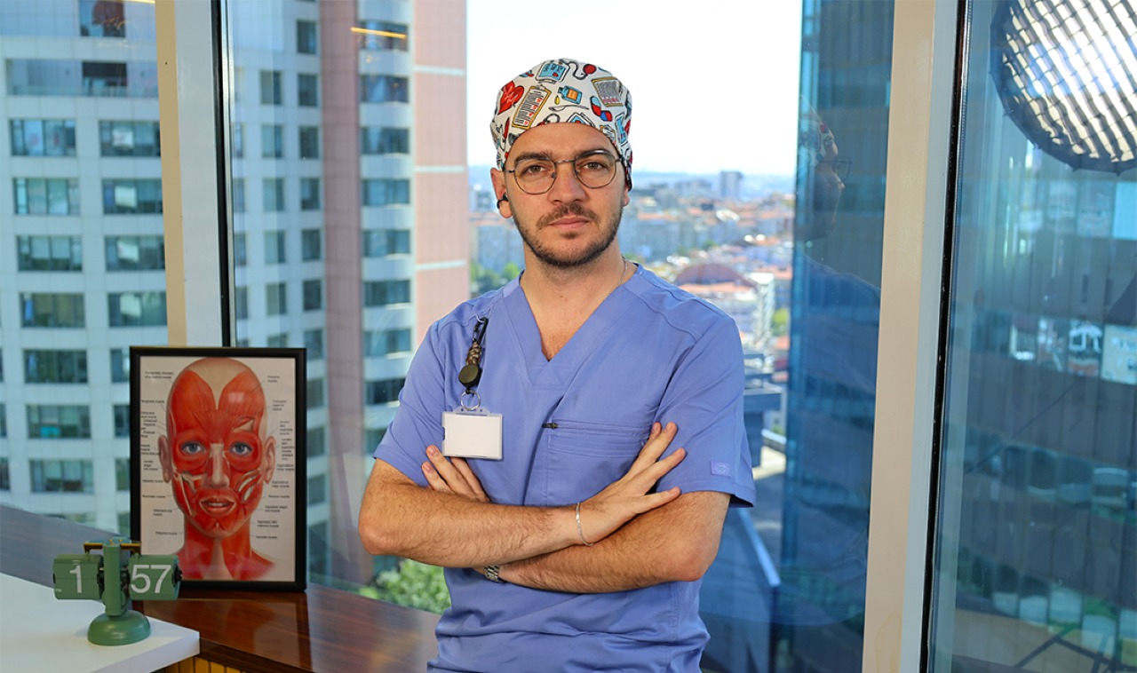 Maximus Clinic’te Saç Ekim Uzmanı Mehmet Şahin Ayrıcalığı: Doğallık ve Kalıcılık Öne Çıkıyor