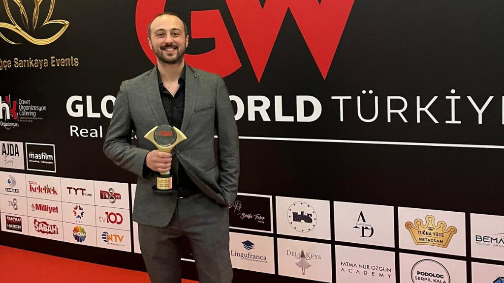 Global World Türkiye Altın Zirve ve Kariyer Ödülleri’nde ESSĒRA PARFÜM’e “Yılın En İyi Çıkış Yapan Markası” Ödülü