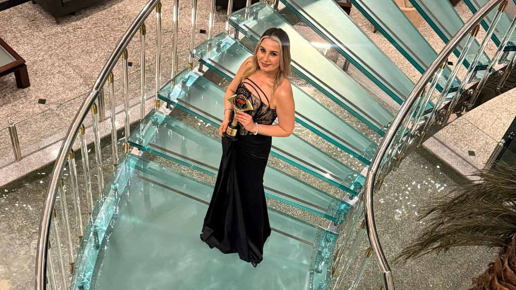 ONUR LUXURY MAKE UP STUDIO’YA GÜZELLİK SEKTÖRÜNDE ZİRVE ÖDÜLÜ