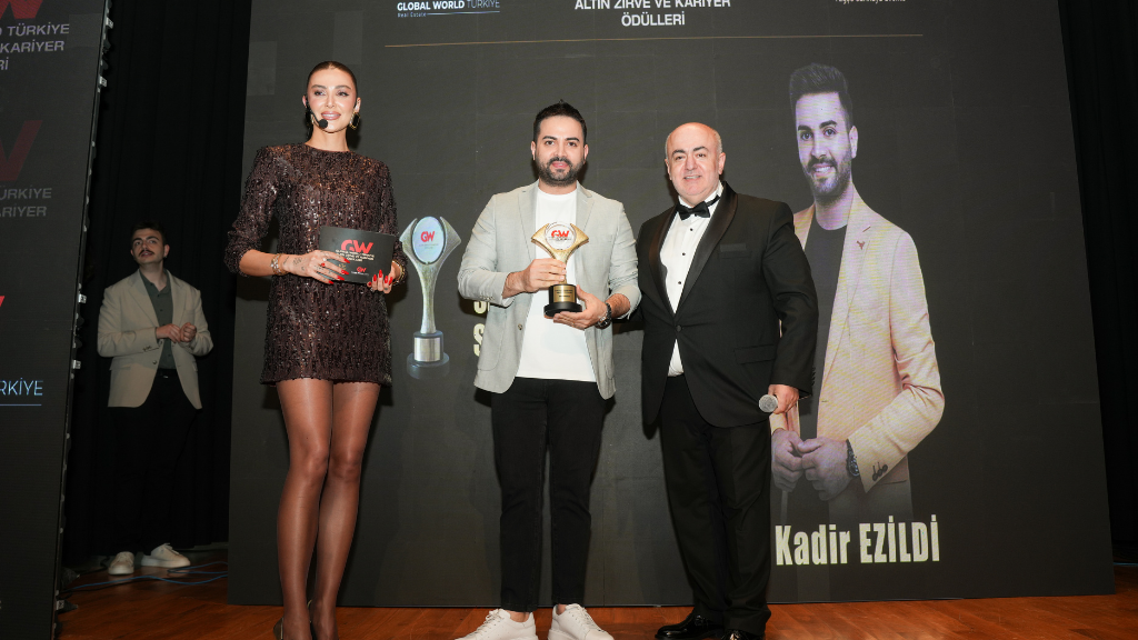 GLOBAL WORLD TÜRKİYE’YE “YILIN EN HIZLI BÜYÜYEN FRANCHISE MARKASI” ÖDÜLÜ