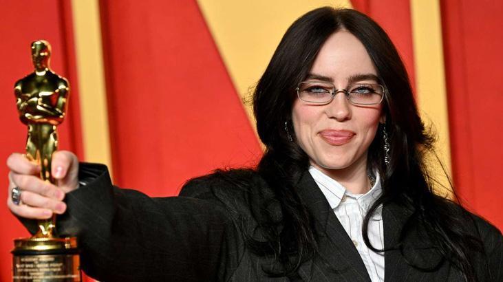 BILLIE EILISH’TEN SÜRPRİZ ROTA: “SAHNE SANATLARI BÜYÜK BİR ÇILGINLIK OLUR”
