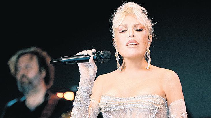 Ajda Pekkan Mirage Park Otel’de Rüzgar Gibi Esti